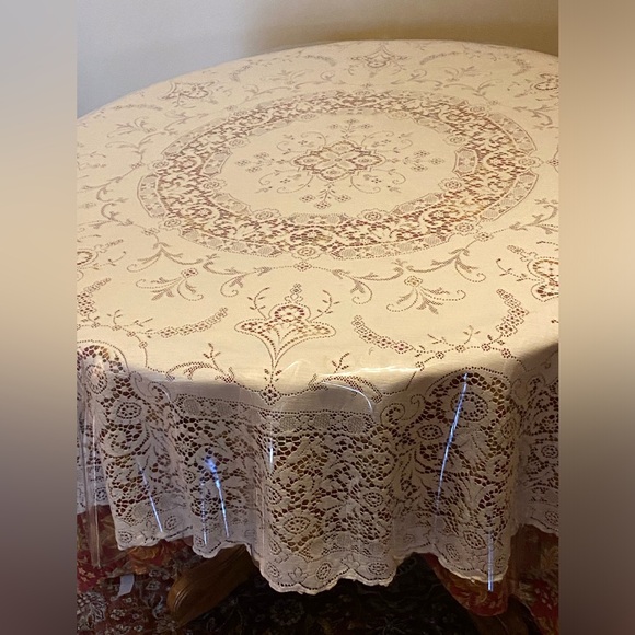 Vintage Tablecloth 62” Round - Picture 3 of 6